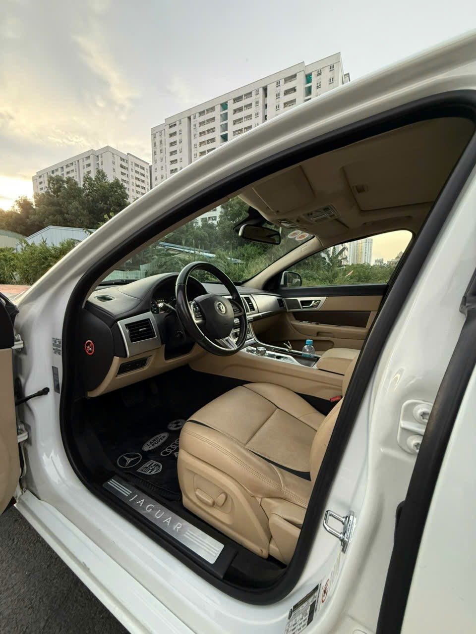 Jaguar XF 2.0 AT 2013 - Ảnh 2
