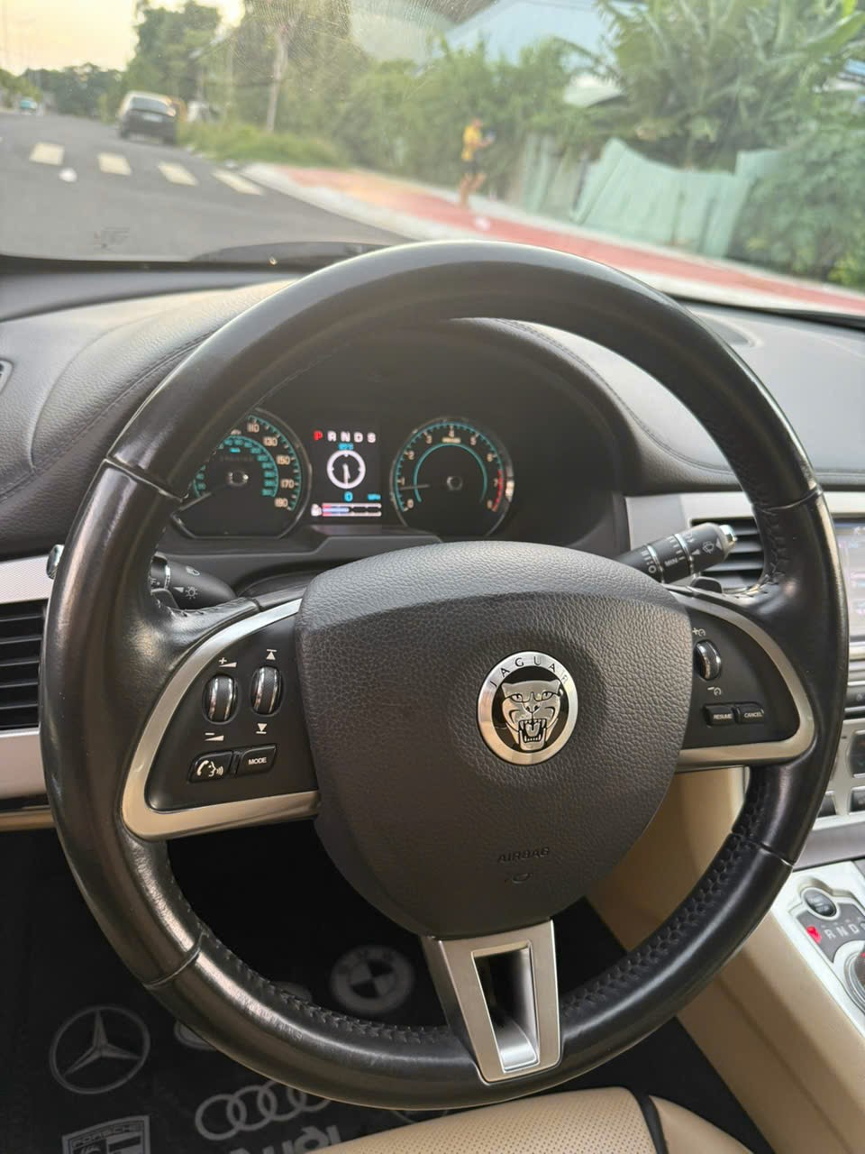 Jaguar XF 2.0 AT 2013 - Ảnh 4